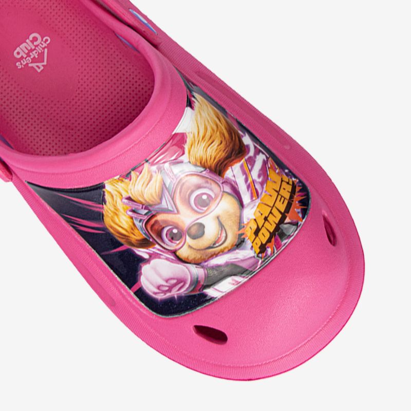 Sandalia-clogs-con-rubber-de-personajes-color-fucsia