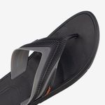 Sandalia-flip-flop-con-tiras-reforzadas-color-negro-gris