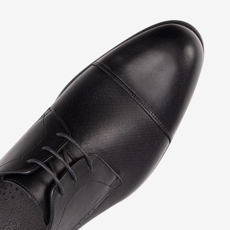 Zapato-de-vestir-de-cuero-con-planta-de-caucho-color-negro