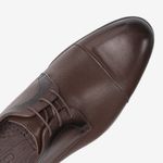 Zapato-de-vestir-de-cuero-con-planta-de-caucho-color-marron