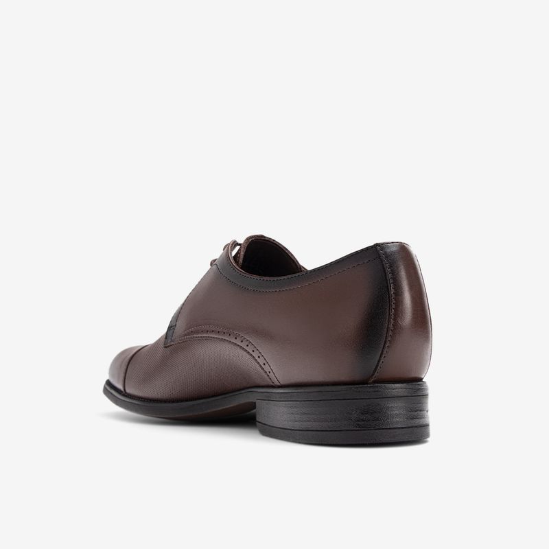 Zapato-de-vestir-de-cuero-con-planta-de-caucho-color-marron