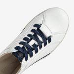 Zapatilla-urbana-de-cuero-suave-color-blanco