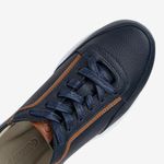 Zapatilla-urbana-de-cuero-color-azul