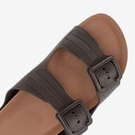 Sandalia-slider-con-doble-banda-color-camel-marron