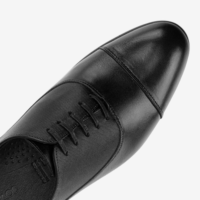 Zapato-de-vestir-de-cuero-con-planta-de-caucho-color-negro