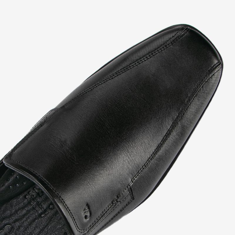 Zapato-de-vestir-versatil-y-elegante-de-cuero-color-negro