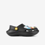 Sandalia-clogs-con-parche-de-personajes-en-pvc-color-negro