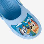 Sandalia-clogs-con-parche-de-personajes-en-pvc-color-celeste