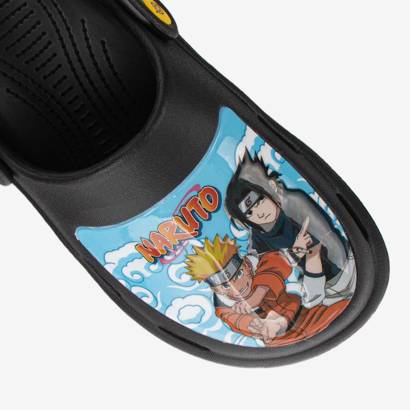 Sandalia-clogs-con-parche-de-personajes-en-pvc-color-negro