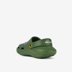 Sandalia-clogs-con-personaje-nino-color-verde