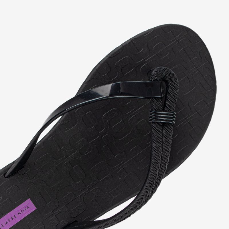 Sandalia-flip-flop-de-verano-para-mujer-color-negro