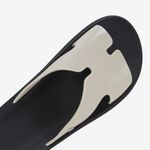 Sandalia-slider-de-banda-ancha-para-mujer-color-hueso-negro