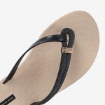 Sandalia-flip-flop-veraniega-color-beige-negro