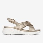 Sandalia-casual-con-plataforma-color-beige-plata