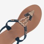 Sandalia-flat-para-mujer-color-beige-azul