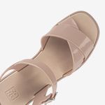 Sandalia-casual-con-taco-cuadrado-color-beige