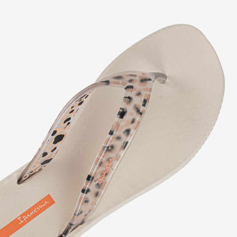 Sandalia-flip-flop-de-mujer-Ipanema-color-beige