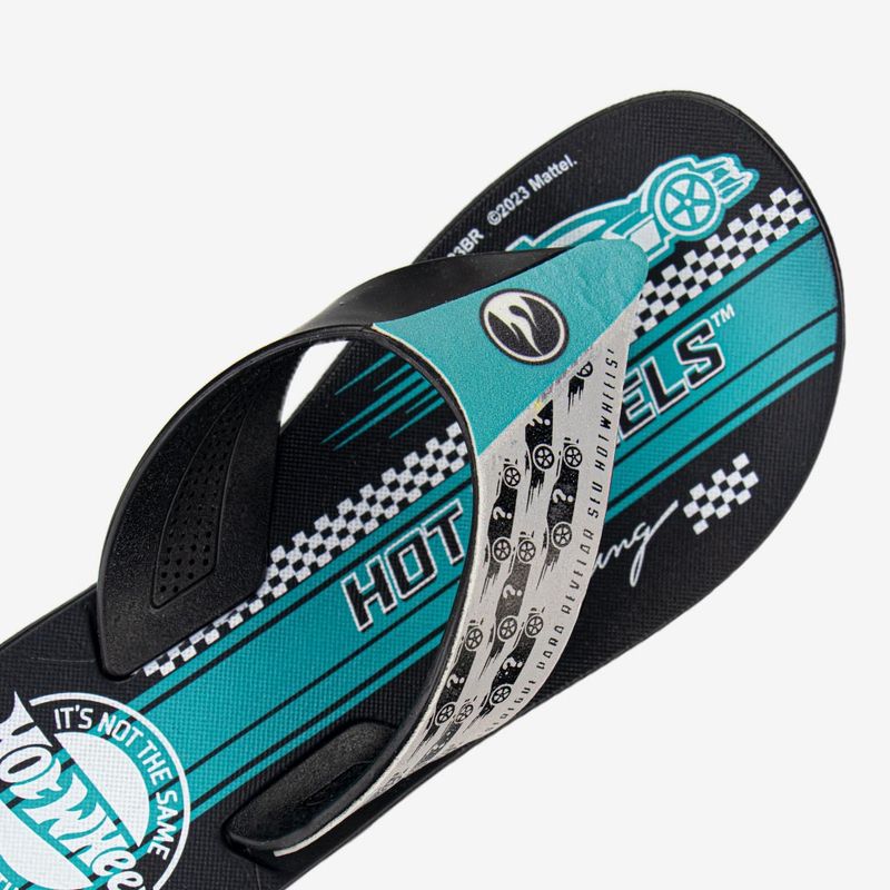 Sandalia-flip-flop-con-tiras-anchas-para-nino-color-negro-azul