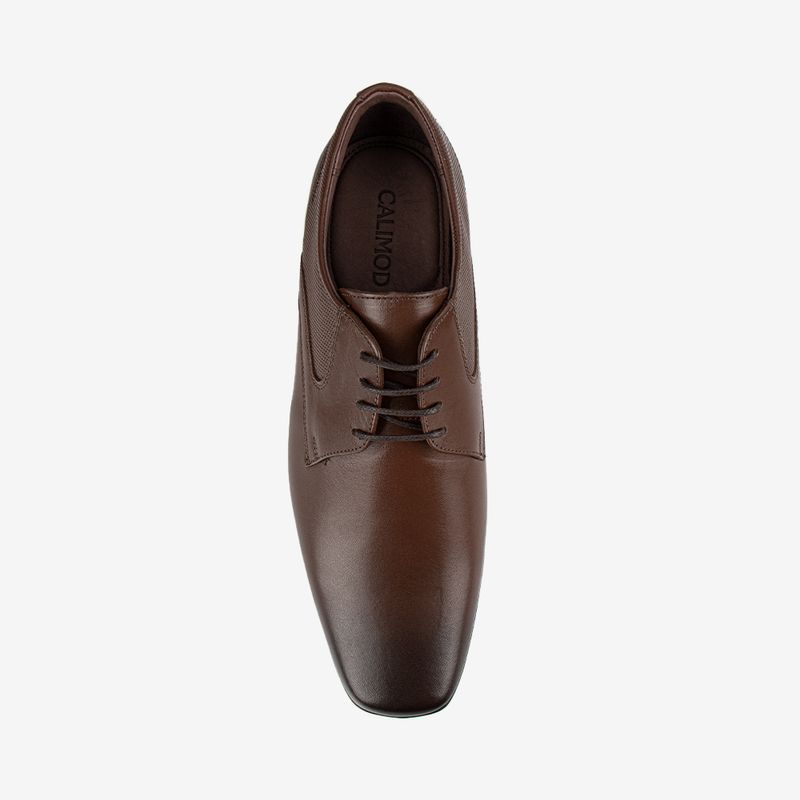 Zapato-de-vestir-de-cuero-hombre-con-planta-de-caucho-color-cognac