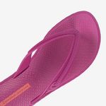 Sandalia-flip-flop-de-mujer-Ipanema-color-fucsia