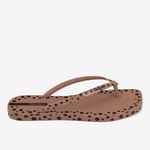 Sandalia-flip-flop-de-mujer-Ipanema-color-marron