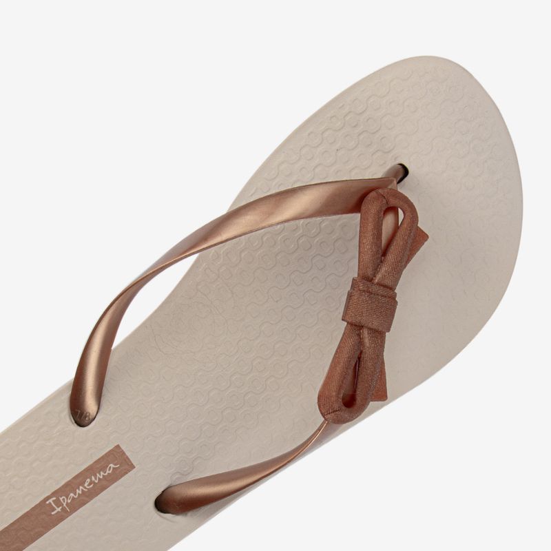 Sandalia-flip-flop-de-mujer-Ipanema-color-beige-bronce