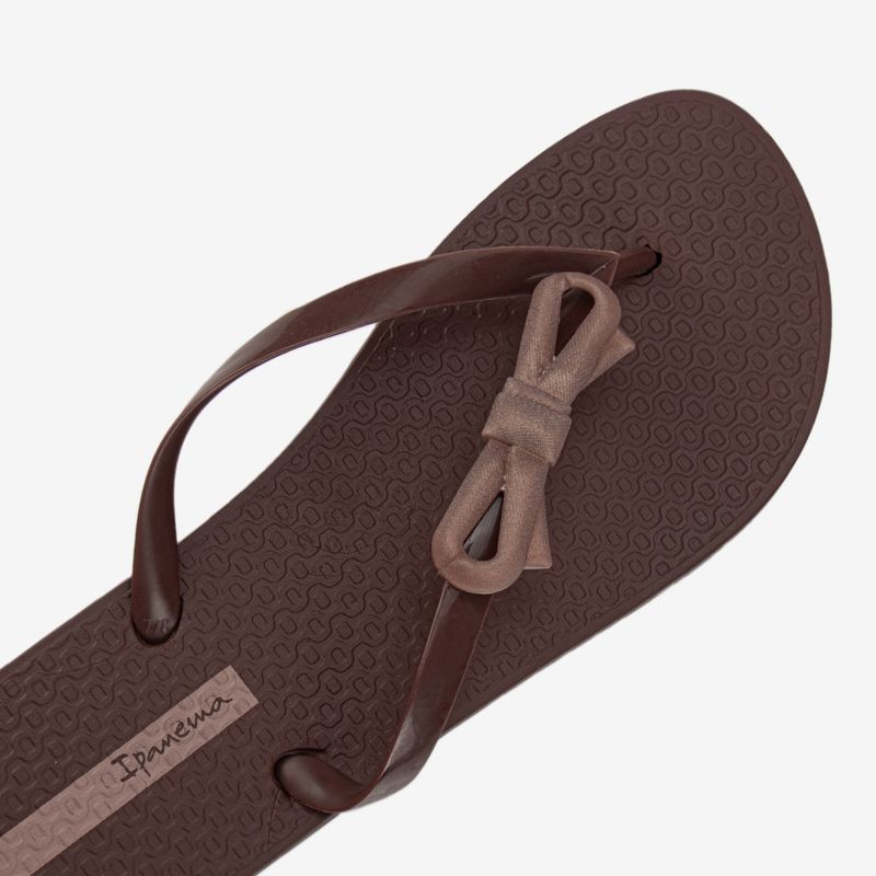 Sandalia-flip-flop-de-mujer-Ipanema-color-marron