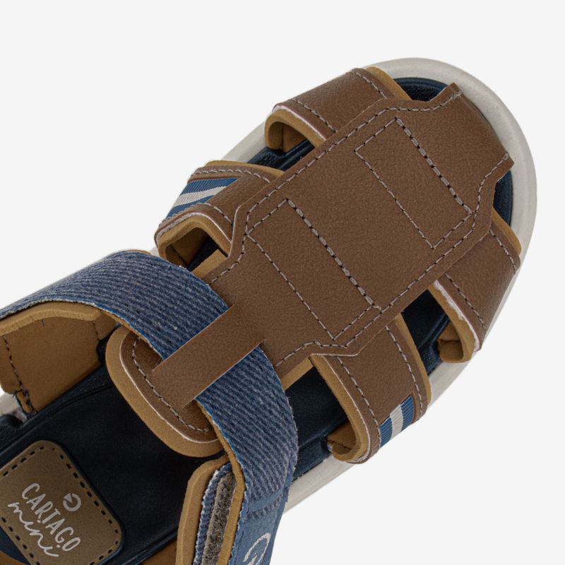 Sandalia-flats-para-bebe-color-azul-camel