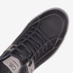 Zapatilla-urbana-de-cuero-con-pasadores-color-negro