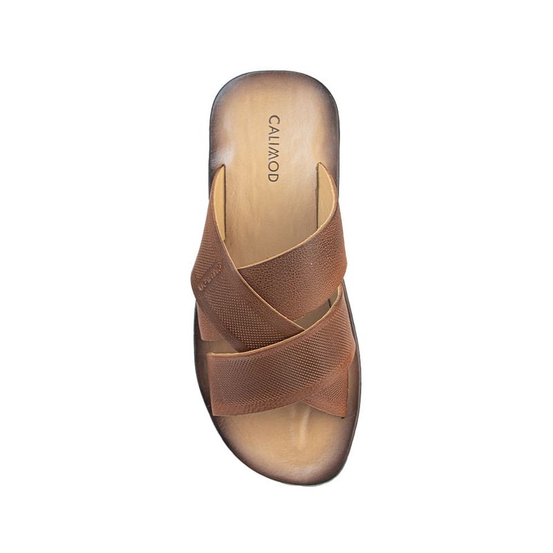 Sandalia-casual-de-planta-liviana-color-cognac