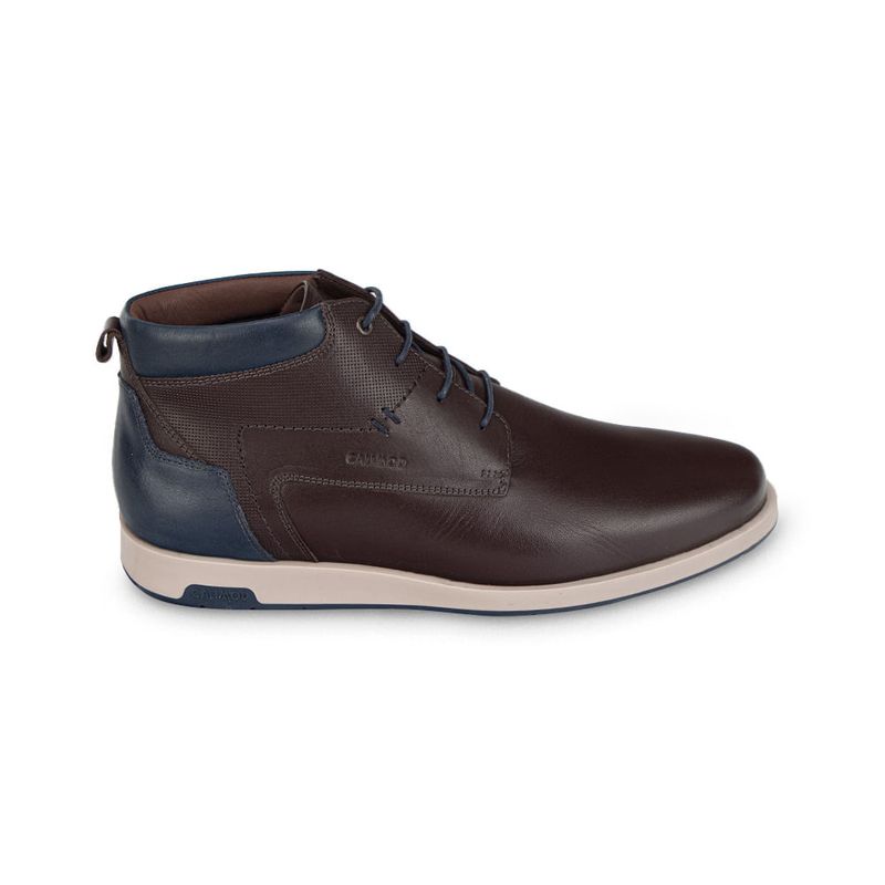 Botin-casual-con-finos-acabados-color-canela